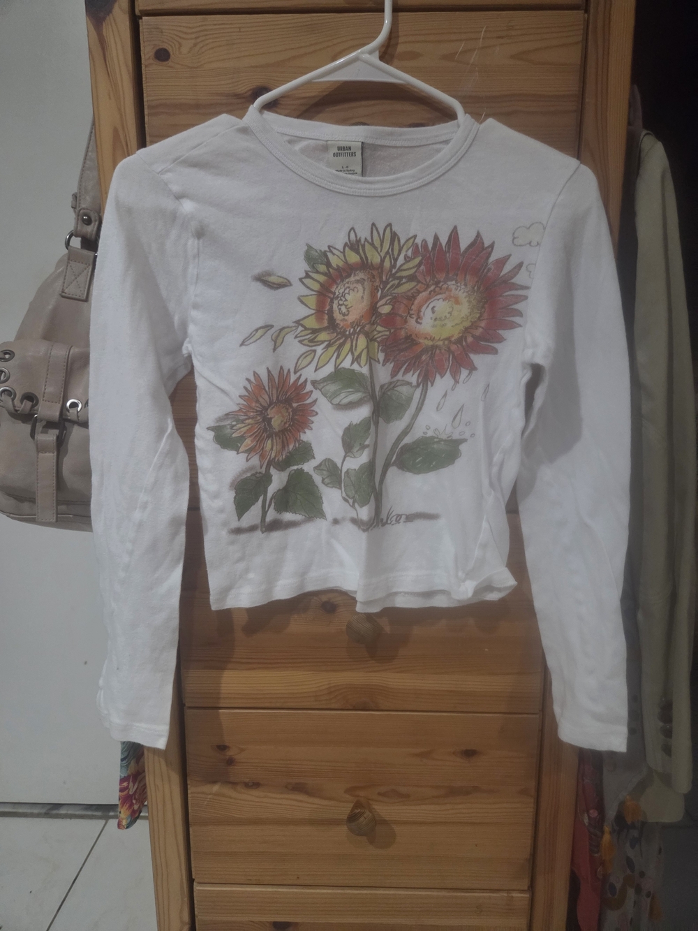 Urban Outfitters Womans White Long-Sleeve Sunflower Cropped Graphic Tee M